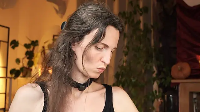 yulladao online show from November 6, 2025, 5:28 pm