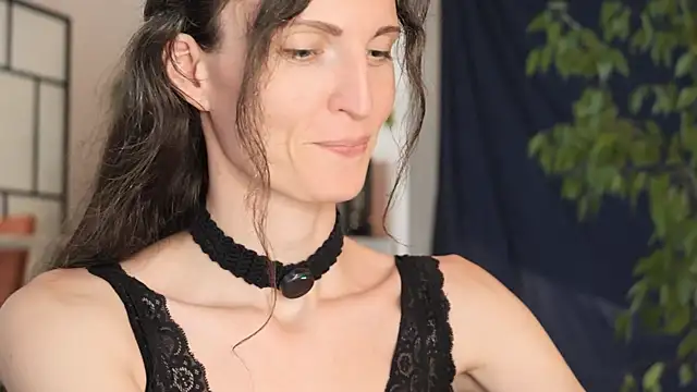 yulladao online show from October 14, 2025, 5:02 pm