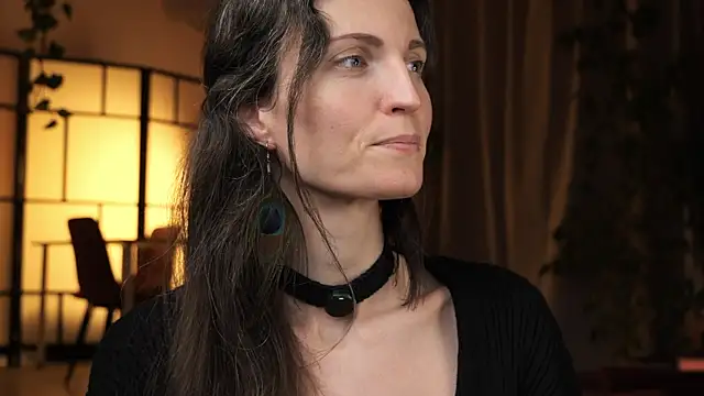 yulladao online show from November 18, 2025, 6:00 pm