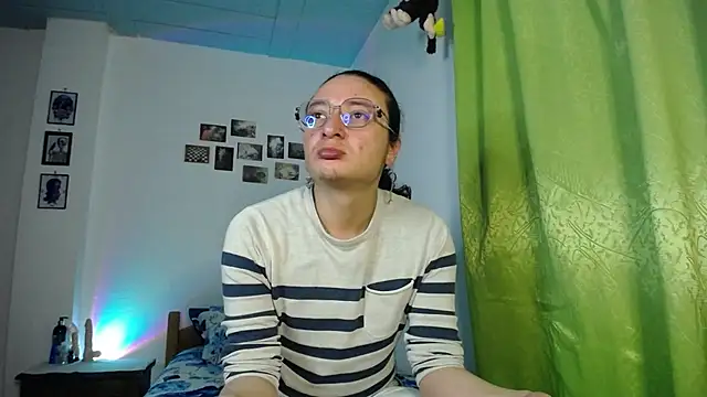 monkeywillwhite online show from November 6, 2025, 2:04 am