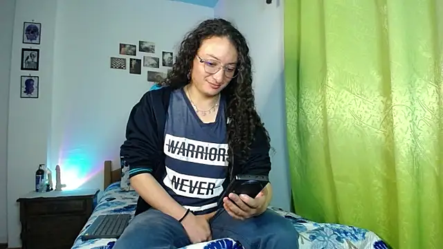 monkeywillwhite online show from November 4, 2025, 2:04 am