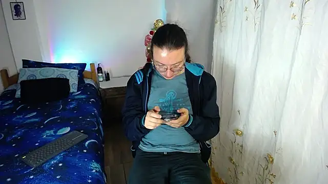 monkeywillwhite online show from December 19, 2025, 3:32 am