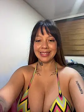 Snapshot of Bruja_lu chatting on February 11, 2025, 3:29 pm Bruja lu online show from February 11, 2025, 3:29 pm