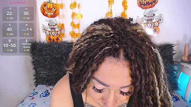 luna sofia69 online show from October 21, 2025, 11:42 am