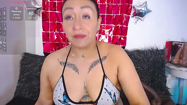luna sofia69 online show from September 23, 2025, 11:39 am