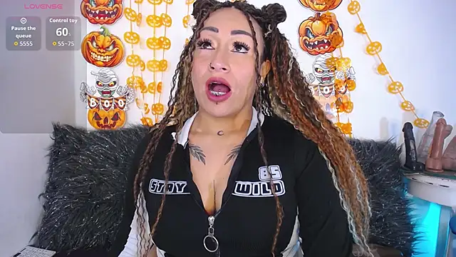 luna sofia69 online show from October 13, 2025, 12:18 pm