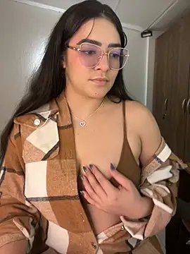 Lia flowers online show from November 22, 2025, 1:15 am