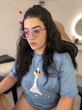 Lia flowers online show from February 18, 2026, 11:01 pm