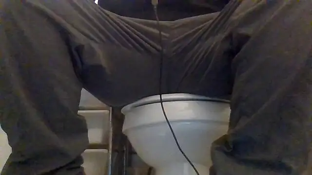 Snapshot of wevos8045 chatting on October 9, 2025, 8:37 am wevos8045 online show from October 9, 2025, 8:37 am
