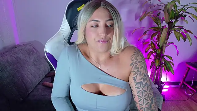 a belladanger online show from October 25, 2025, 1:38 am