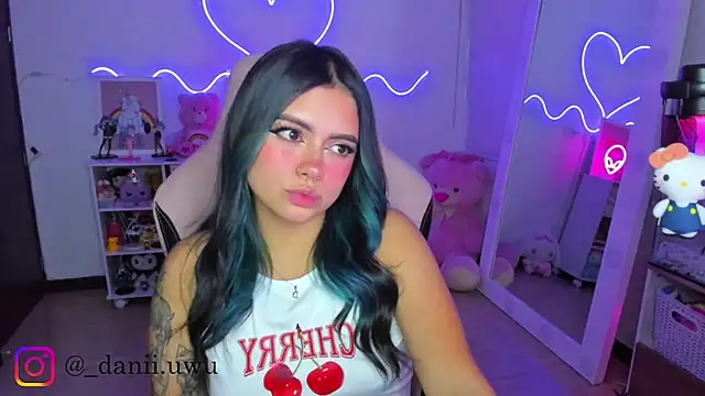 Snapshot of CuteDani_ chatting on February 5, 2026, 8:54 am CuteDani online show from February 5, 2026, 8:54 am