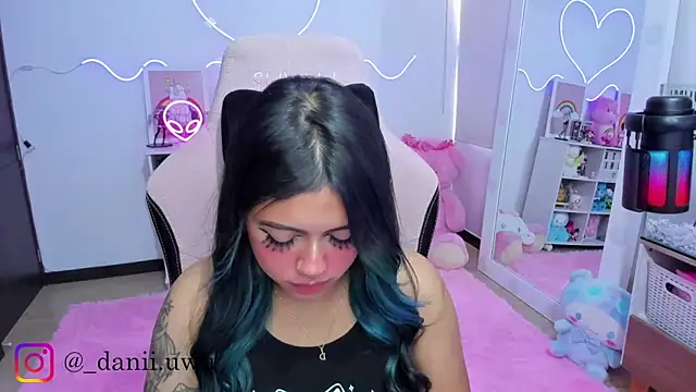 Snapshot of CuteDani_ chatting on February 9, 2026, 2:15 pm CuteDani online show from February 9, 2026, 2:15 pm