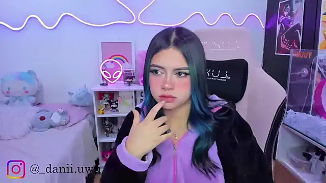 CuteDani  online show from November 11, 2025, 9:59 am