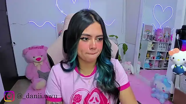 Snapshot of CuteDani_ chatting on February 25, 2026, 4:45 am CuteDani online show from February 25, 2026, 4:45 am