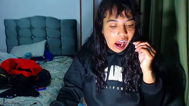 AmaraRoberts420 online show from January 14, 2026, 3:32 am