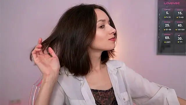 Snapshot of VivianLy_ chatting on February 15, 2025, 9:27 am VivianLy online show from February 15, 2025, 9:27 am