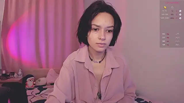 Snapshot of VivianLy_ chatting on December 4, 2025, 12:15 pm VivianLy online show from December 4, 2025, 12:15 pm