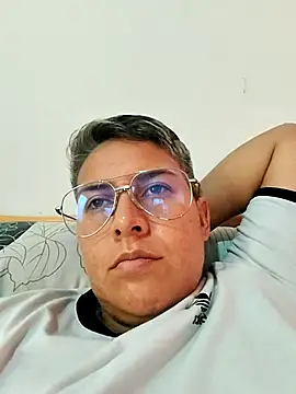 Snapshot of Yessi_rousse chatting on November 4, 2025, 1:15 pm Yessi rousse online show from November 4, 2025, 1:15 pm