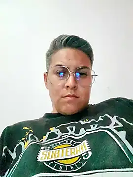 Snapshot of Yessi_rousse chatting on November 2, 2025, 10:26 pm Yessi rousse online show from November 2, 2025, 10:26 pm