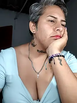 Yessi rousse online show from June 11, 2026, 12:32 am