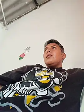 Snapshot of Yessi_rousse chatting on October 29, 2025, 8:19 pm Yessi rousse online show from October 29, 2025, 8:19 pm