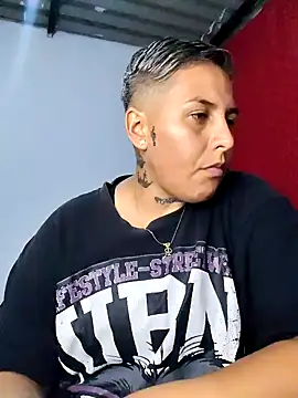 Snapshot of Yessi_rousse chatting on October 18, 2025, 1:40 am Yessi rousse online show from October 18, 2025, 1:40 am