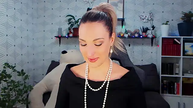 MillaXQueen online show from January 19, 2026, 3:27 pm