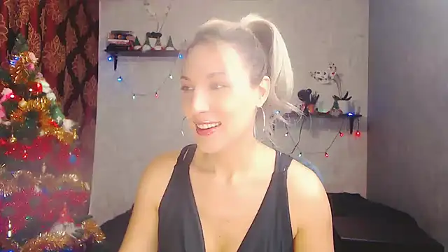 MillaXQueen online show from December 16, 2024, 4:23 am