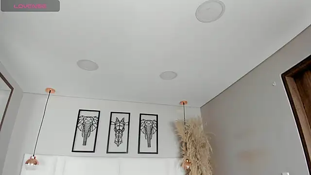 Rebeca jones online show from November 7, 2025, 12:31 pm