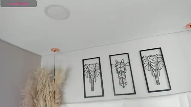 Rebeca jones online show from October 27, 2025, 12:28 pm