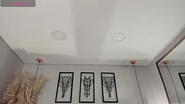 Rebeca jones online show from November 3, 2025, 12:09 pm