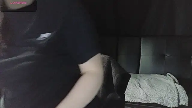 Mia G0ld online show from March 29, 2026, 4:52 pm