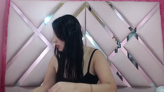 nathaly low1 online show from December 5, 2025, 3:05 am