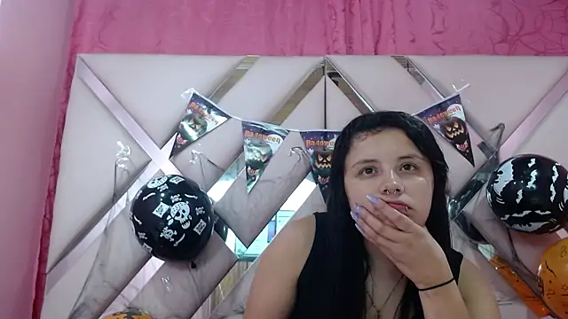 nathaly low1 online show from October 10, 2025, 2:56 am