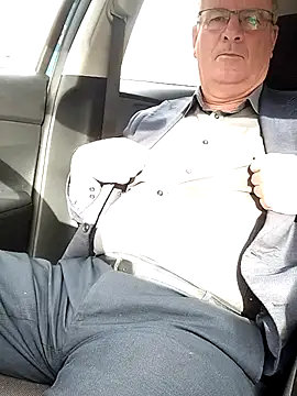 stiffandlubedxh online show from November 11, 2025, 8:58 pm