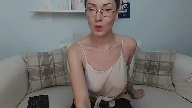 Snapshot of Sofi_so chatting on December 20, 2025, 12:08 pm Sofi so online show from December 20, 2025, 12:08 pm