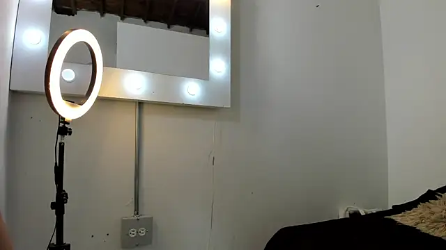 SEXXYLATINCOUPLE1 online show from October 15, 2025, 10:12 am