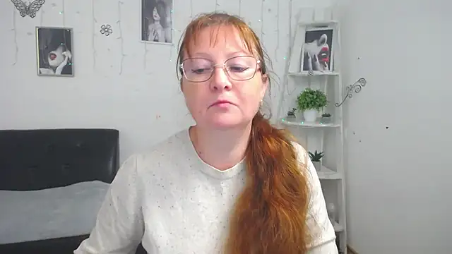 VanessaHotts online show from October 4, 2025, 5:09 am
