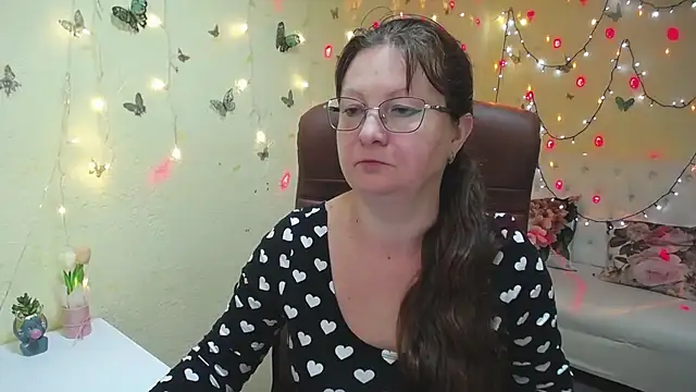 VanessaHotts online show from March 27, 2026, 6:00 am