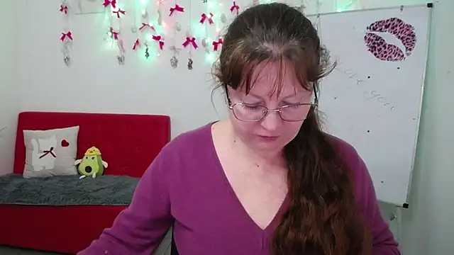 VanessaHotts online show from April 15, 2026, 5:02 am