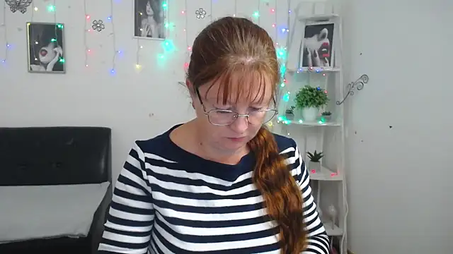 VanessaHotts online show from October 13, 2025, 5:09 am