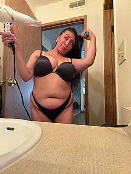 Snapshot of BustiBunny69 chatting on July 16, 2026, 3:09 pm BustiBunny69 online show from July 16, 2026, 3:09 pm