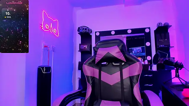 miss kitty online show from April 1, 2026, 12:24 am