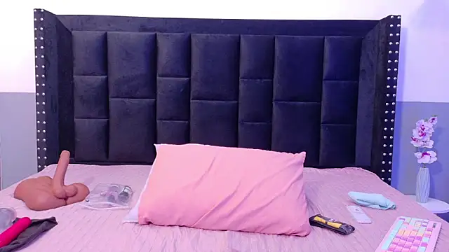 Snapshot of naughty_ebonyy chatting on February 28, 2026, 3:28 am naughty ebonyy online show from February 28, 2026, 3:28 am