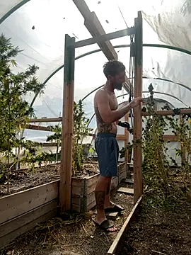 mandjpuff2 online show from October 19, 2025, 7:49 pm