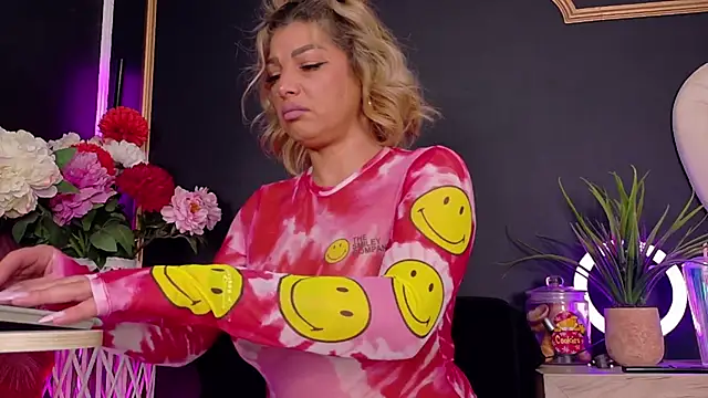 DeeaDiamondd online show from November 9, 2025, 8:24 pm