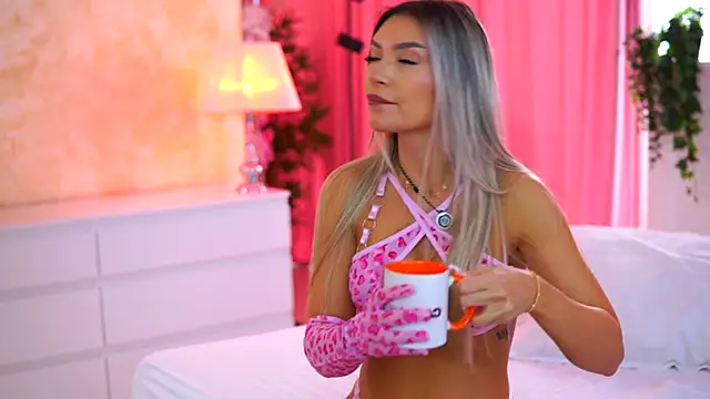 Snapshot of ArtTeasee chatting on October 16, 2025, 8:44 am ArtTeasee online show from October 16, 2025, 8:44 am