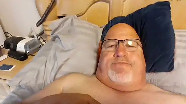 Bigbear0563 online show from May 19, 2026, 6:04 pm