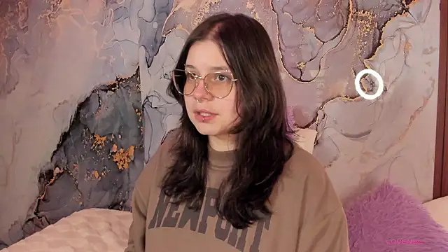 Snapshot of Mey_moon chatting on February 15, 2026, 3:29 am Mey moon online show from February 15, 2026, 3:29 am