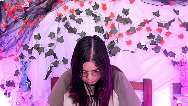 Mey moon online show from February 6, 2025, 6:02 pm